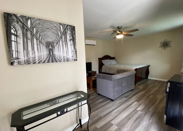 rental at 107 W Jewell St Unit BLDG B in San Antonio, TX — photo 2