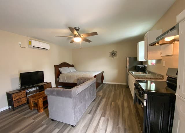 rental at 107 W Jewell St Unit BLDG B in San Antonio, TX — photo 3