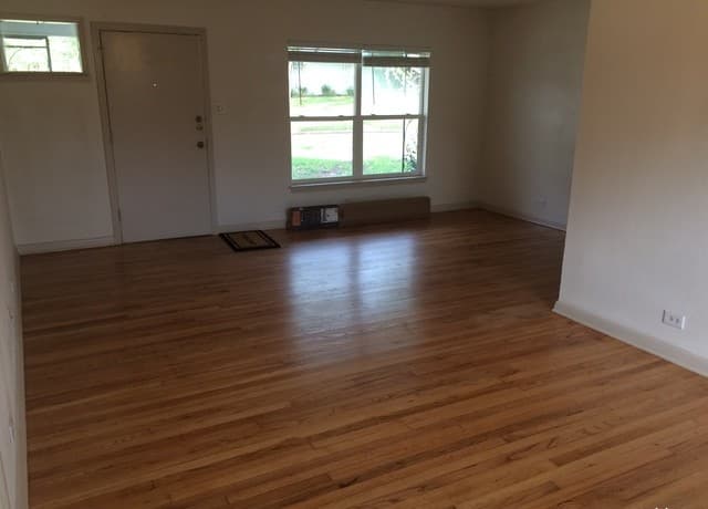 rental at 1204  Wiltshire Ave in Terrell Hills, TX — photo 4