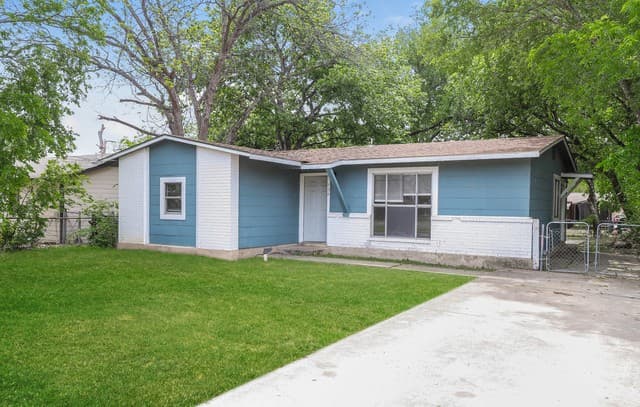 rental at 738  Sterling Drive in San Antonio, TX — photo 2