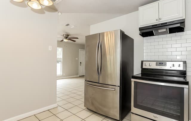 rental at 738  Sterling Drive in San Antonio, TX — photo 3