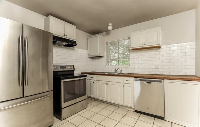 rental at 738  Sterling Drive in San Antonio, TX — photo 4