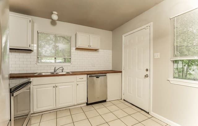 rental at 738  Sterling Drive in San Antonio, TX — photo 5