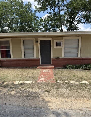 rental at 3614  Neer Unit 7 in San Antonio, TX — photo 1