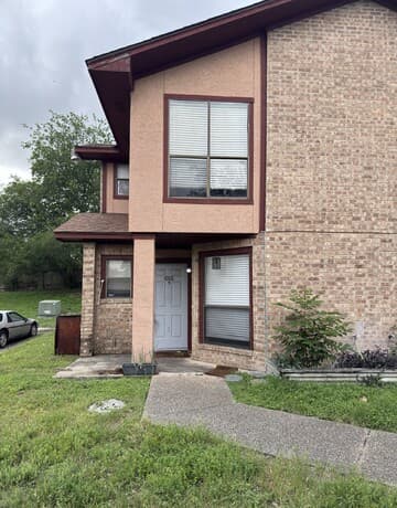 2-bedroom rental at 4906 Ali Unit 4 in San Antonio, TX — photo 2
