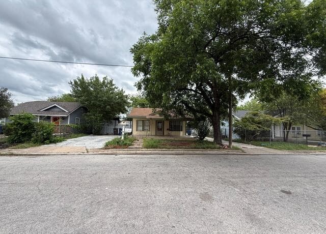 rental at 122  Tipton in San Antonio, TX — photo 2