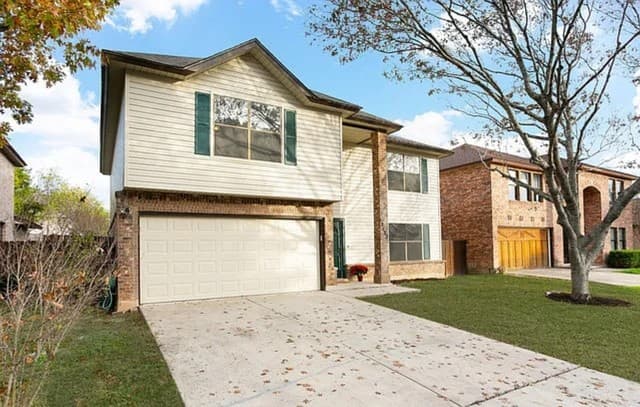 rental at 13130  Regency Bnd in San Antonio, TX — photo 3