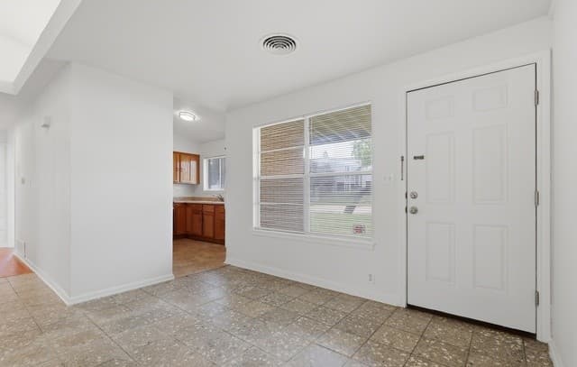 rental at 803  Oblate Dr in San Antonio, TX — photo 3