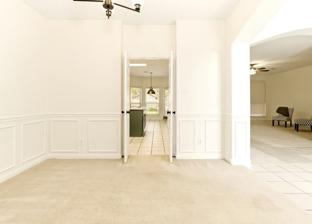 rental at 119  Baythorne in Universal City, TX — photo 3
