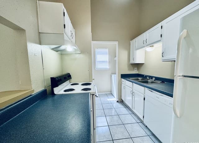 rental at 14535  Woods Hole Dr in San Antonio, TX — photo 4