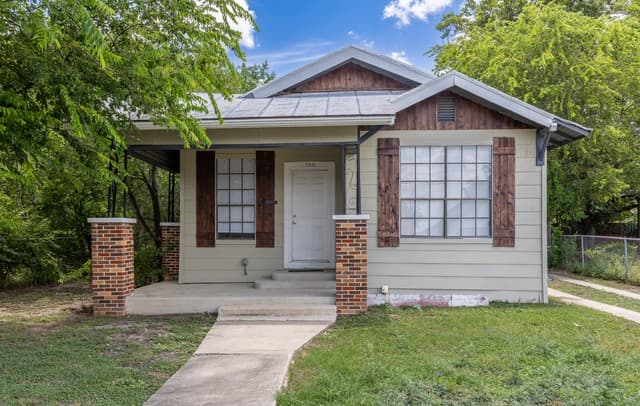 rental at 706  Canton in San Antonio, TX — photo 1