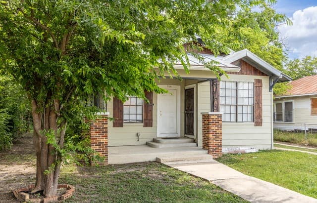 rental at 706  Canton in San Antonio, TX — photo 3