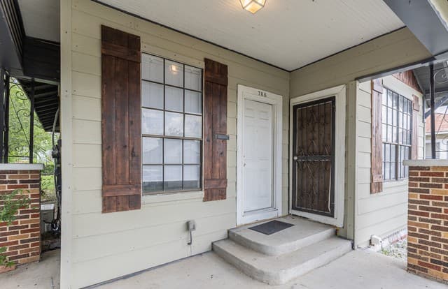 rental at 706  Canton in San Antonio, TX — photo 4