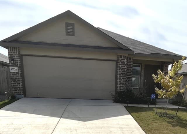 rental at 12126  Sampson Crk in San Antonio, TX — photo 2