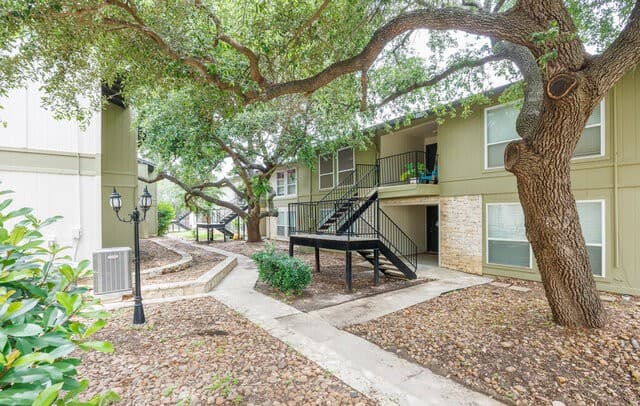 rental at 100  Lorenz Rd Unit 1110 in San Antonio, TX — photo 1