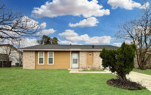 rental at 2106  Henrietta St in San Antonio TX