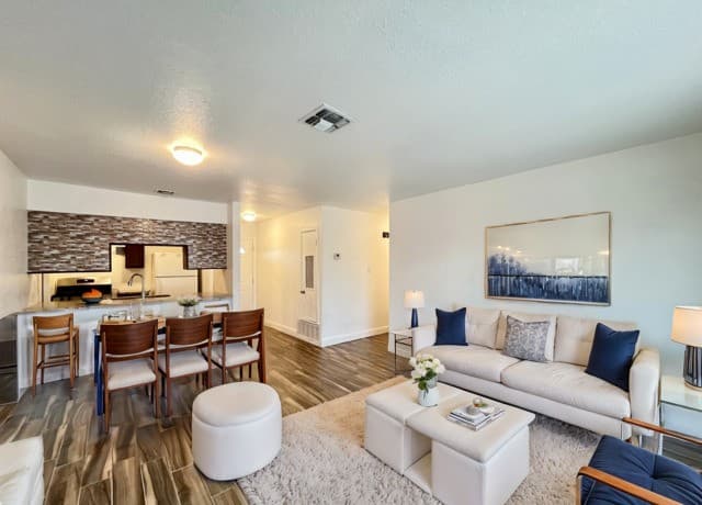 rental at 2106  Henrietta St in San Antonio, TX — photo 3