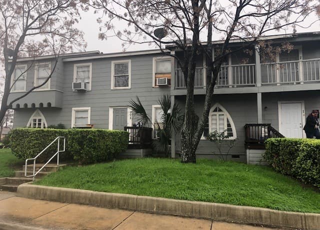 rental at 726 E Grayson St Unit 4 in San Antonio, TX — photo 2