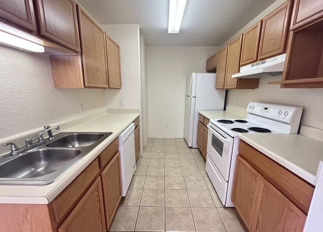 2-bedroom rental at 11206 Center Point Rd in San Antonio, TX — photo 3
