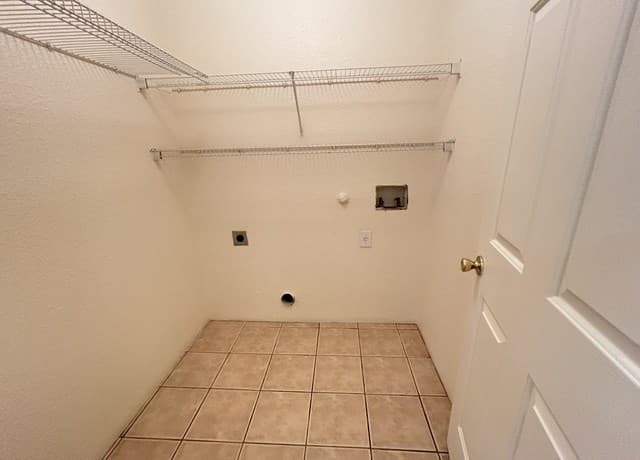 2-bedroom rental at 11206 Center Point Rd in San Antonio, TX — photo 4