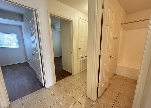 2-bedroom rental at 11206 Center Point Rd in San Antonio, TX — photo 5