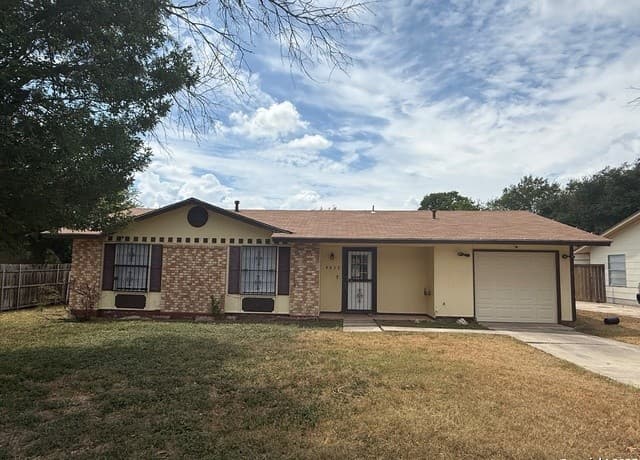 rental at 4839  Castle Strm in San Antonio, TX — photo 2