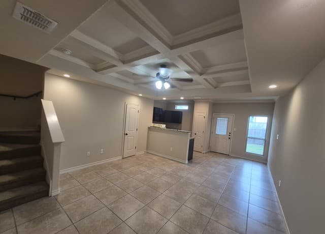 rental at 7014  Donovan Way Unit 103 in San Antonio, TX — photo 2