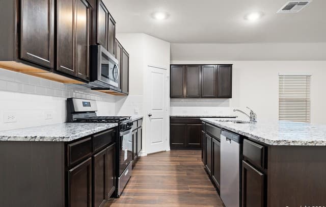 rental at 4850  Paluxy Trl in San Antonio, TX — photo 5