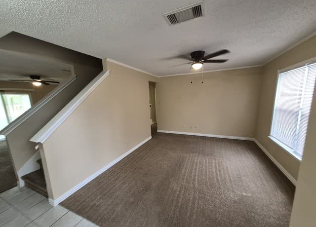 rental at 8007  Chestnut Bluff Dr in Converse, TX — photo 2