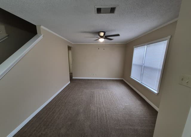 rental at 8007  Chestnut Bluff Dr in Converse, TX — photo 5