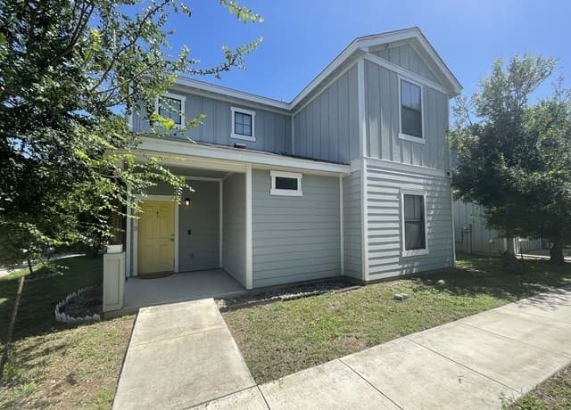 rental at 418  Lockhart in San Antonio, TX — photo 1