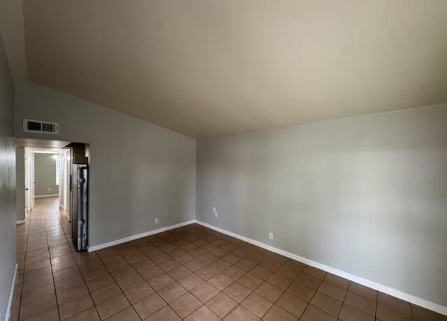 3-bedroom rental at 6106 Cedar Valley in San Antonio, TX — photo 3