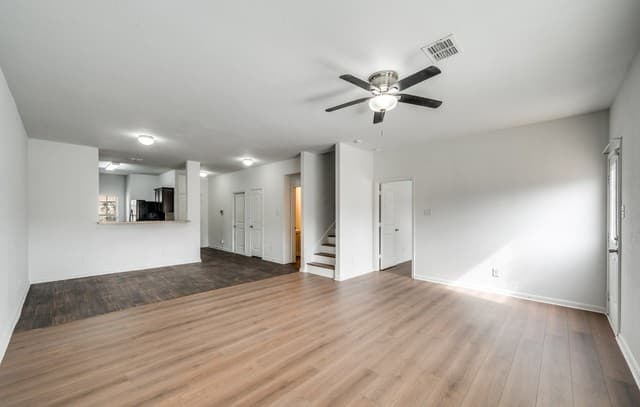 rental at 6002  Southern Vis in San Antonio, TX — photo 2