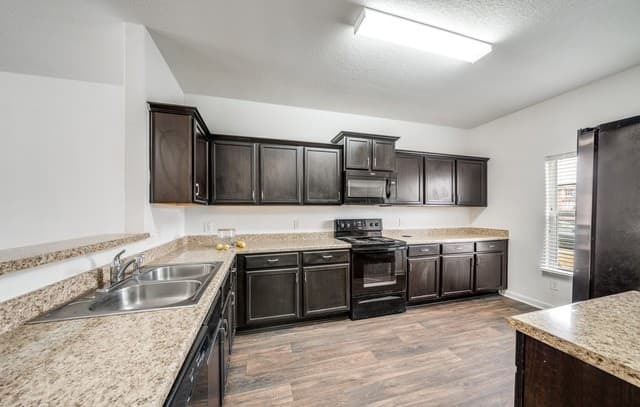 rental at 6002  Southern Vis in San Antonio, TX — photo 4