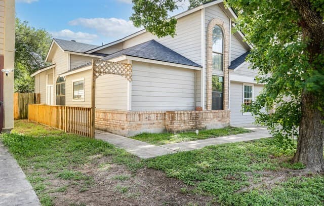 rental at 9330  Village Lance in San Antonio, TX — photo 2