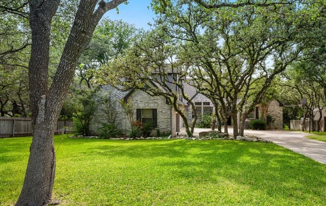 rental at 109  Trailcrest in Hollywood Park, TX — photo 2