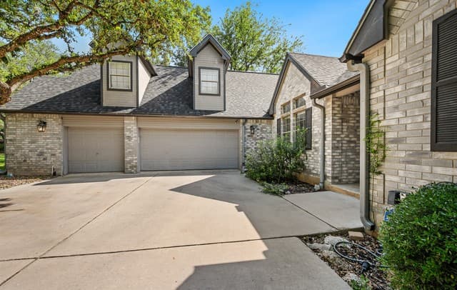 rental at 109  Trailcrest in Hollywood Park, TX — photo 4