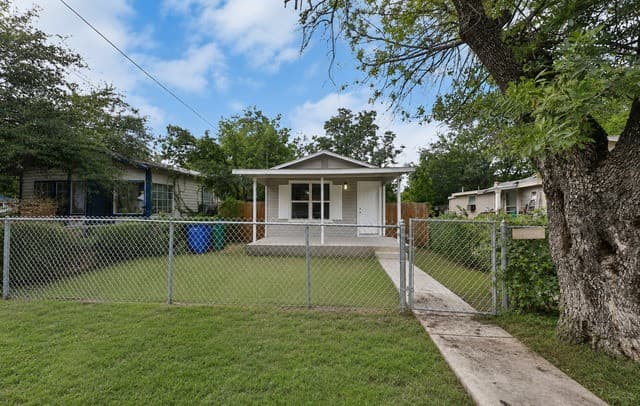 rental at 2721 Colima St in San Antonio TX