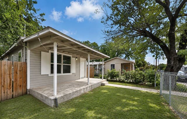 rental at 2721  Colima St in San Antonio, TX — photo 2