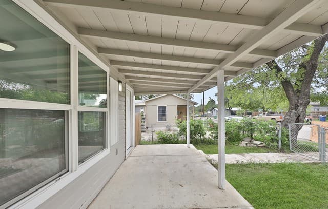 rental at 2721  Colima St in San Antonio, TX — photo 3