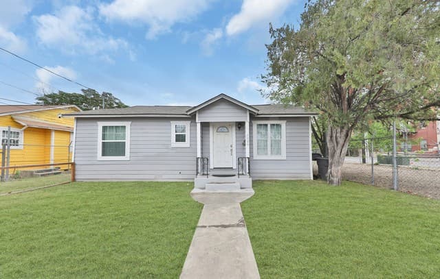 rental at 2006  Hays St in San Antonio, TX — photo 1