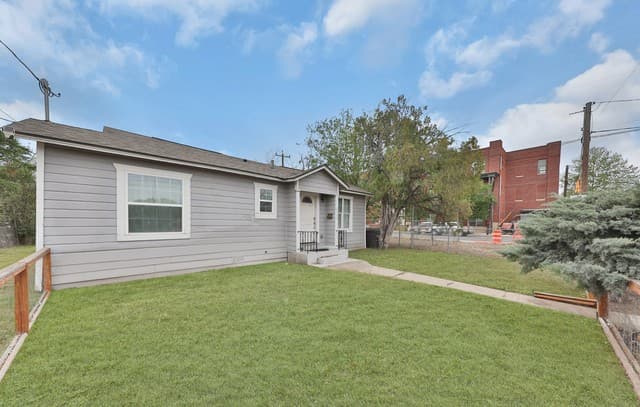 rental at 2006  Hays St in San Antonio, TX — photo 2