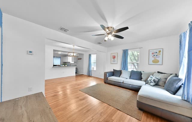 rental at 2006  Hays St in San Antonio, TX — photo 4