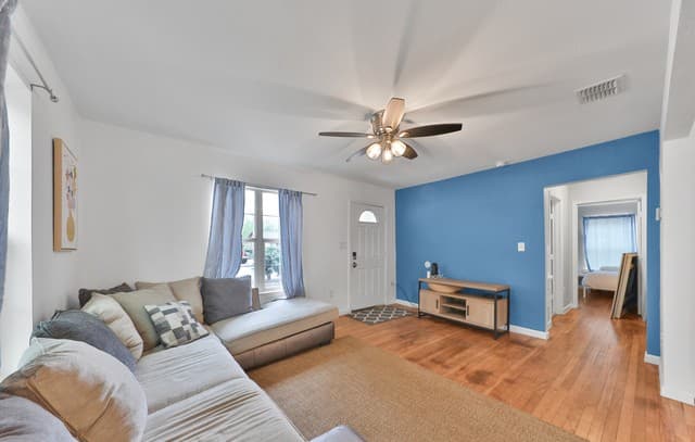 rental at 2006  Hays St in San Antonio, TX — photo 5