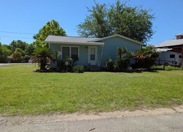 rental at 890 Josephine St in New Braunfels TX
