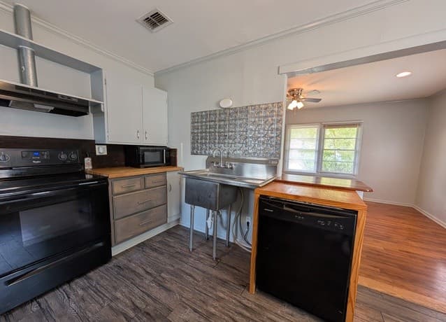 rental at 890  Josephine St in New Braunfels, TX — photo 3