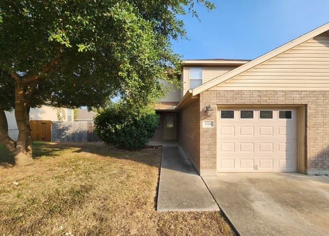 rental at 3014 Green Mountain Dr in New Braunfels TX