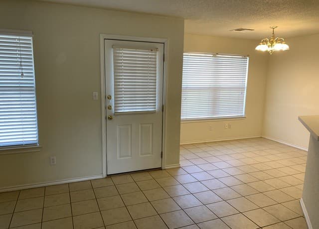 rental at 3014  Green Mountain Dr in New Braunfels, TX — photo 5