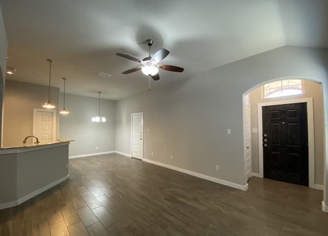 rental at 371  Creekside Curv in New Braunfels, TX — photo 2