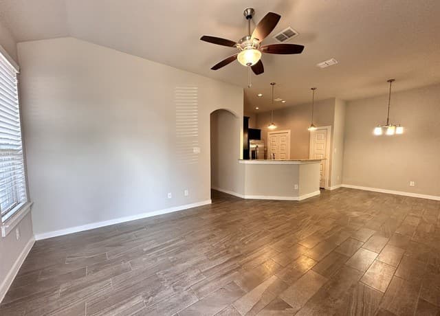 rental at 371  Creekside Curv in New Braunfels, TX — photo 3